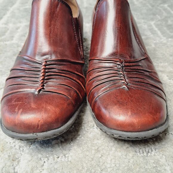 Caprice Burgundy Slip On Loafers WOMENS SIZE 8.5 UK 6.5 leather low heel German - Picture 6 of 14